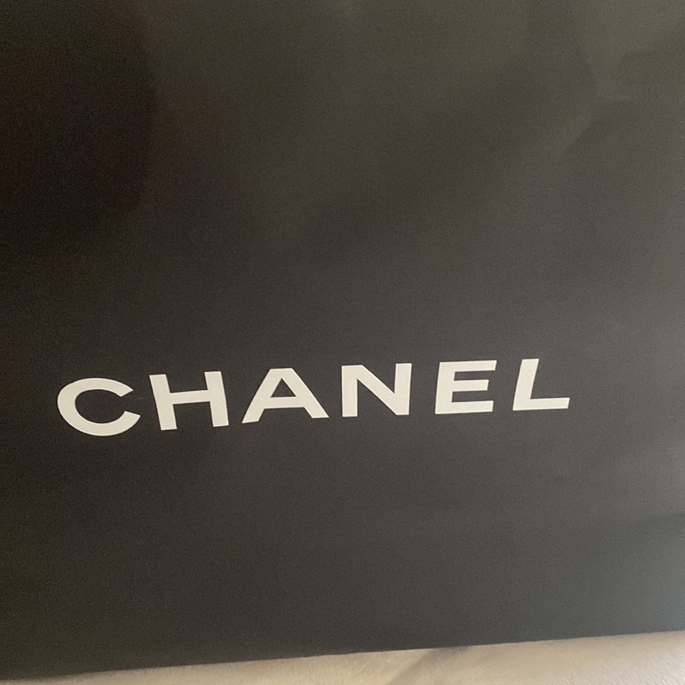 Chanel paper bag empty - Picture 8 of 12